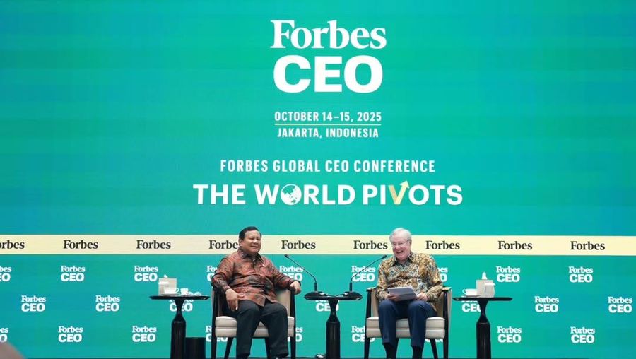 Presiden Prabowo Subianto berdiskusi dengan Steve Forbes, Rabu (15/10/2025). (Instagram/sekretariat.kabinet)