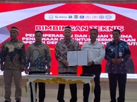 ASG Serahkan Bantuan Dana Rp 6 Miliar Buat Koperasi Merah Putih