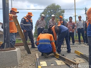 Perlintasan KA Tanpa Palang di Sanankulon Blitar Ditutup Total
