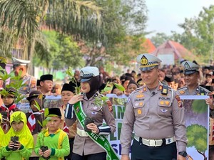 Langkah Kecil Anak-anak SD di Siak Menanam Pohon untuk Masa Depan