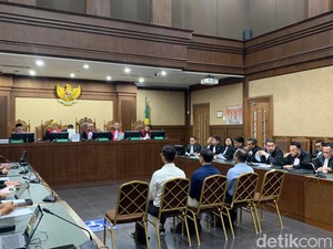 Terdakwa Sebut Surat Dakwaan Kasus Korupsi Minyak Mentah Cerita Fiksi