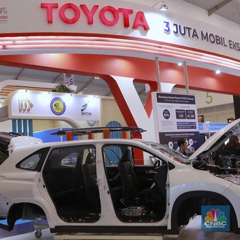 Potret Toyota Zenix Hybrid yang Jadi Sorotan di TEI 2025