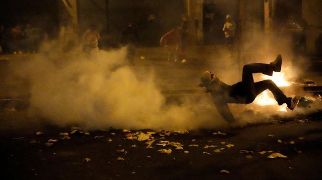 Potret Mencekam Demo Berujung Chaos, Kota Membara bak Medan Perang