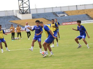 Nilmaizar Minta Pemainnya Tidak Lengah Saat Hadapi PSPS Pekanbaru
