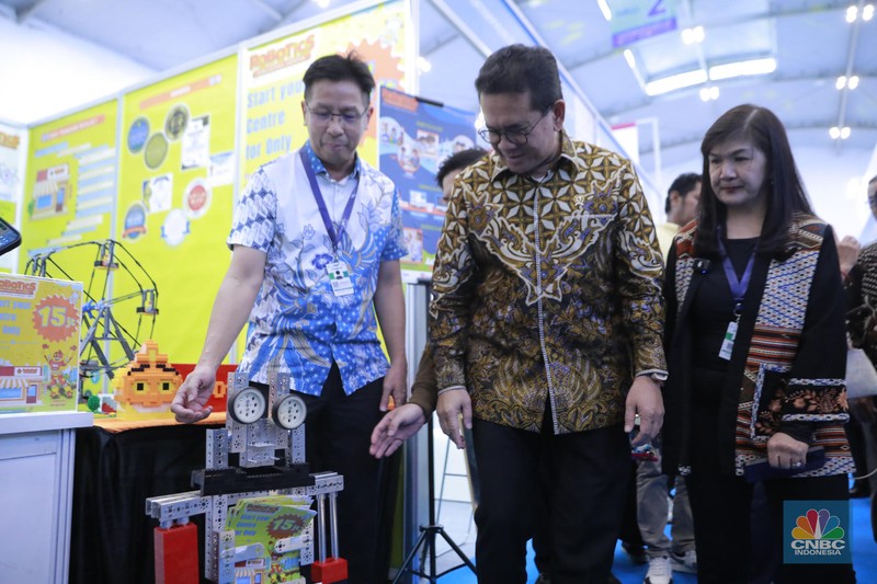 Menteri Perdagangan RI Budi Santoso melakukan kunjungan ke Asosiasi Lisensi Indonesia (ASENSI) dan tenant di ajang Trade Expo Indonesia (TEI) 2025 di ICE BSD City, Tangerang, Jumat, (17/10/2025). Menteri Perdagangan RI Budi Santoso melakukan kunjungan ke Asosiasi Lisensi Indonesia (ASENSI) dan tenant di ajang Trade Expo Indonesia (TEI) 2025 di ICE BSD City, Tangerang, Jumat, (17/10/2025). (CNBC Indonesia/Muhammad Sabki)