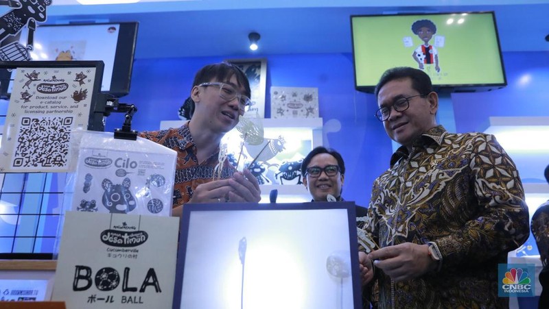 Menteri Perdagangan RI Budi Santoso melakukan kunjungan ke Asosiasi Lisensi Indonesia (ASENSI) dan tenant di ajang Trade Expo Indonesia (TEI) 2025  di ICE BSD City, Tangerang, Jumat, (17/10/2025). (CNBC Indonesia/Muhammad Sabki)