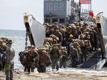 Trump Terus Turunkan 