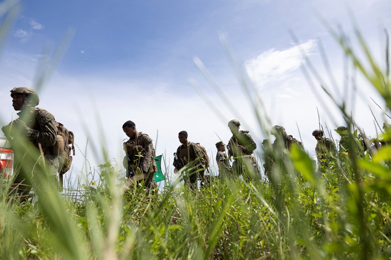 Personel Angkatan Laut AS berpartisipasi dalam latihan di atas kendaraan Light Amphibious Reconnaissance Crafts (LARC) di Arroyo, Puerto Riko, 16 Oktober 2025. Personel Angkatan Laut AS berpartisipasi dalam latihan di atas kendaraan Light Amphibious Reconnaissance Crafts (LARC) di Arroyo, Puerto Riko, 16 Oktober 2025. (REUTERS/Ricardo Arduengo)