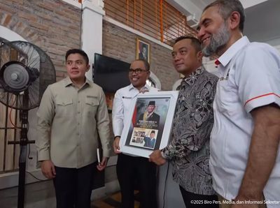 Airlangga & 3 Menteri Prabowo Bagi-Bagi BLT ke 50 Penerima Baru