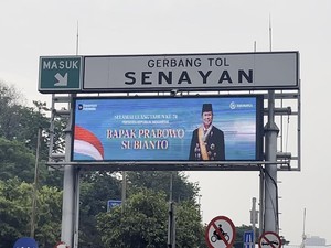 Video Ucapan HUT Ke-74 Presiden Prabowo Hiasi Gerbang Tol Dalam Kota