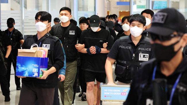 Penampakan Puluhan Tahanan Penipuan Online Dipulangkan ke Korea