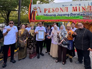 Natasha Rizki Meriahkan Marandang Dunia IKM Pecahkan Rekor MURI di Tokyo