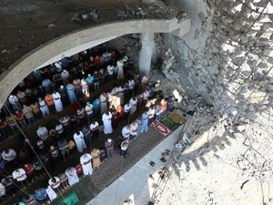 Suara Azan dari Reruntuhan Masjid di Gaza