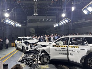Crash Test Paling Terniat, 2 Mobil Chery Tiggo 9 Beradu Kepala!