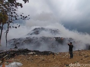 Video: Api Lahap TPA Heuleut Majalengka, Diduga Bermula dari Kebun Warga