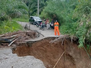 Jalan Putus Total di Simalungun, Anggota DPRD Sumut Minta Bobby Segera Perbaiki