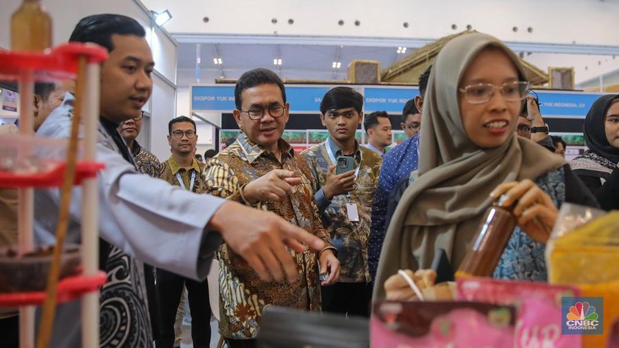 Menteri Perdagangan Budi Santoso menyampaikan pemaparan saat Closing Ceremony Trade Expo Indonesia (TEI) 2025 di ICE BSD, Kabupaten Tangerang, Minggu (19/10/2025). (CNBC Indonesia/Faisal Rahman)