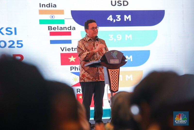 Menteri Perdagangan Budi Santoso menyampaikan pemaparan saat Closing Ceremony Trade Expo Indonesia (TEI) 2025 di ICE BSD, Kabupaten Tangerang, Minggu (19/10/2025). (CNBC Indonesia/Faisal Rahman) Menteri Perdagangan Budi Santoso menyampaikan pemaparan saat Closing Ceremony Trade Expo Indonesia (TEI) 2025 di ICE BSD, Kabupaten Tangerang, Minggu (19/10/2025). (CNBC Indonesia/Faisal Rahman)