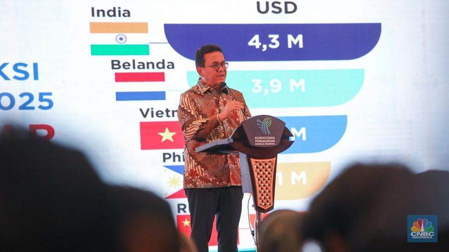 Menteri Perdagangan Budi Santoso menyampaikan pemaparan saat Closing Ceremony Trade Expo Indonesia (TEI) 2025 di ICE BSD, Kabupaten Tangerang, Minggu (19/10/2025). (CNBC Indonesia/Faisal Rahman)