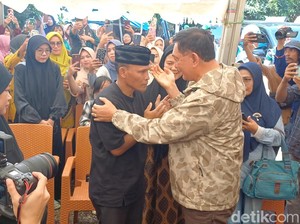 Menhan Melayat ke Rumah Duka Lettu Fauzy Gugur Ditembak OPM