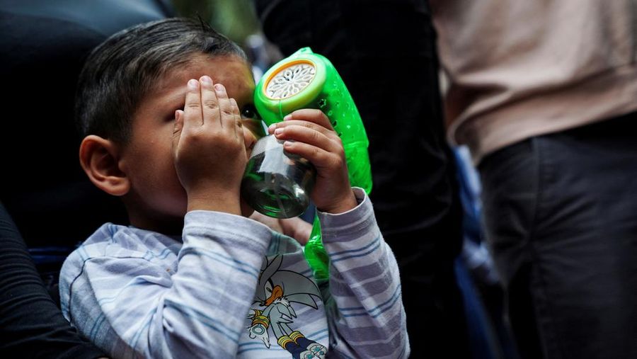MEXICO-ZOMBIE WALK/ Zombie Walk acara tahunan populer yang menampilkan ribuan orang berpakaian dan merias wajah seperti zombie, 18 Oktober 2025. REUTERS/Toya Sarno Jordan