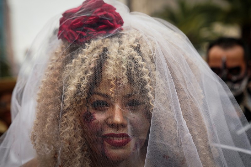MEXICO-ZOMBIE WALK/ Zombie Walk acara tahunan populer yang menampilkan ribuan orang berpakaian dan merias wajah seperti zombie, 18 Oktober 2025. REUTERS/Toya Sarno Jordan