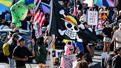 Demo No Kings Protes Trump di AS, Warga Kibarkan Bendera One Piece