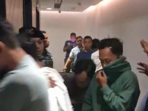 Polisi Bongkar Pesta Gay di Surabaya, 34 Orang Diamankan dari Kamar Hotel