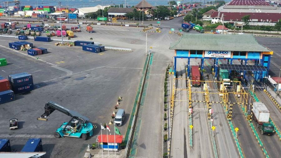 Dok Pelindo Terminal Petikemas