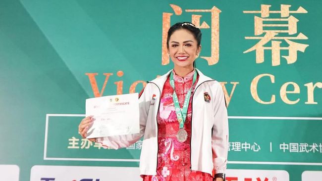 Krisdayanti Raih Medali Perak di Kejuaraan Dunia Wushu di China