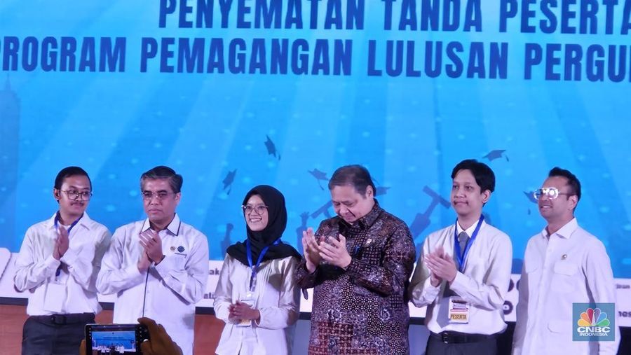 Menteri Ketenagakerjaan, Yassierli, dalam acara Pembukaan Program Pemagangan Nasional Batch I, di kantor Kemnaker, Senin (20/10/2025). (CNBC Indonesia/Intan Rakhmayanti)