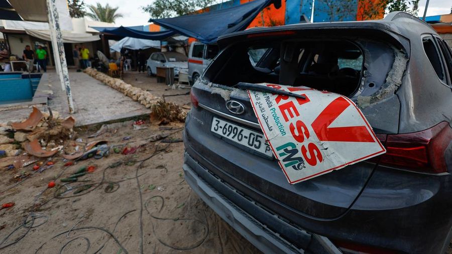 Asap mengepul dari Gaza setelah ledakan, seperti yang terlihat dari Israel, 19 Oktober 2025. Asap mengepul dari Gaza setelah ledakan, seperti yang terlihat dari Israel, 19 Oktober 2025. (REUTERS/Amir Cohen)