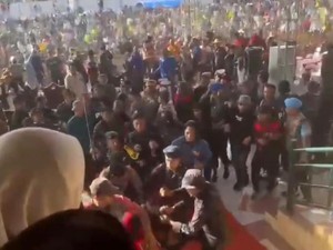 Final Karapan Sapi di Bangkalan Ricuh, Anggota Brimob Dibacok