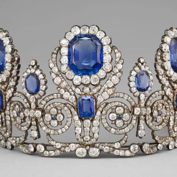 Penampakan Perhiasan Fenomenal yang Dicuri dari Museum Louvre Paris