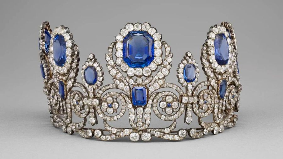 Perhiasan yang dicuri dari Museum Louvre di Paris, Prancis. (Dok. Musée du Louvre)