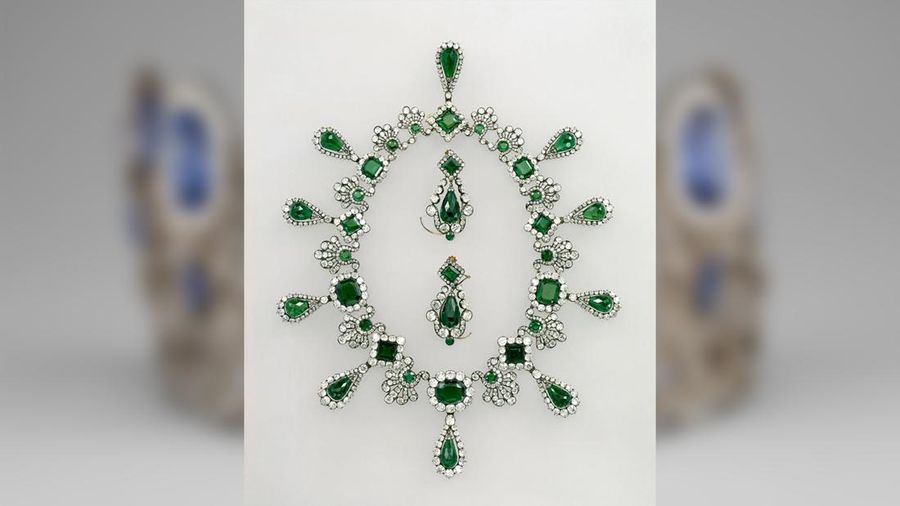 Perhiasan yang dicuri dari Museum Louvre di Paris, Prancis. (Dok. Musée du Louvre)