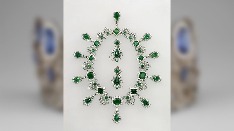 Perhiasan yang dicuri dari Museum Louvre di Paris, Prancis. (Dok. Musée du Louvre)