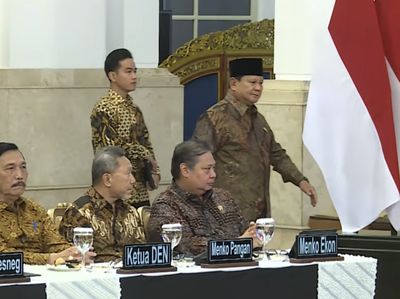IHSG Terbang 2,19%, Efek Setahun Pelantikan Prabowo?