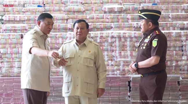 Kejagung Serahkan Duit Korupsi CPO Rp13 T, Bukit Uang di Depan Prabowo