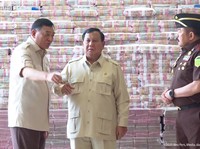 Kejagung Serahkan Duit Korupsi CPO Rp13 T, Bukit Uang di Depan Prabowo