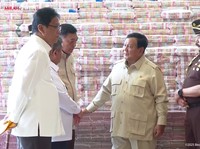 Momen Saat Purbaya Lari-Lari di Kejagung Hampiri Prabowo