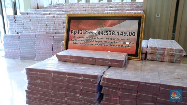 'Gunung Uang' yang Ditampilkan di Kejagung Rp2,4 T dari Total Rp13,2 T