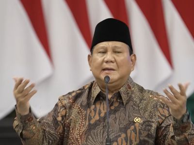 Bahas Tulisan Kecil-Kecil Anak Sekolah, Prabowo Langsung Colek Purbaya