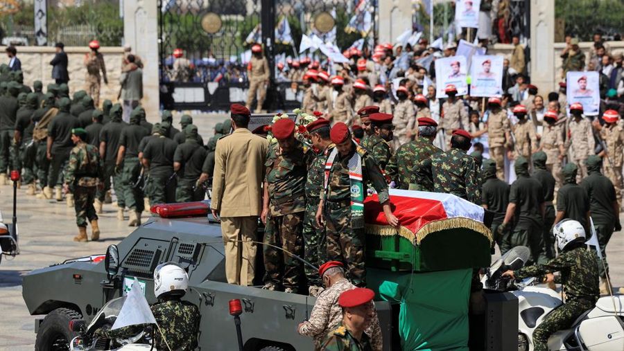 Prosesi pemakaman Kepala Staf Militer Houthi Muhammad al-Ghamari di Sanaa, Yaman, Senin (20/10/2025). (REUTERS/Khaled Abdullah) Prosesi pemakaman Kepala Staf Militer Houthi Muhammad al-Ghamari di Sanaa, Yaman, Senin (20/10/2025). (REUTERS/Khaled Abdullah)