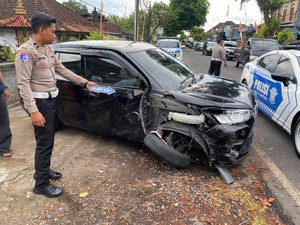 Mobil Tabrak Truk dan Senggol Motor di Jalan Denpasar-Gilimanuk