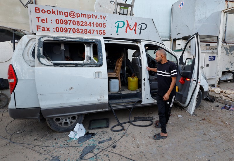 Asap mengepul dari Gaza setelah ledakan, seperti yang terlihat dari Israel, 19 Oktober 2025. Asap mengepul dari Gaza setelah ledakan, seperti yang terlihat dari Israel, 19 Oktober 2025. (REUTERS/Amir Cohen)