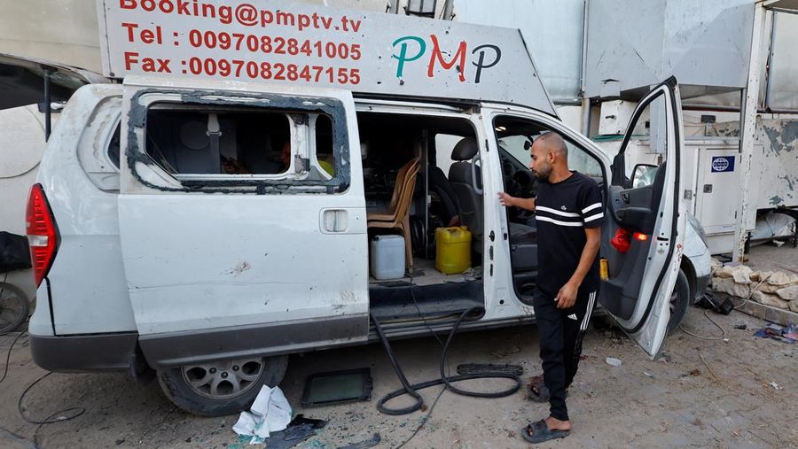 Asap mengepul dari Gaza setelah ledakan, seperti yang terlihat dari Israel, 19 Oktober 2025. Asap mengepul dari Gaza setelah ledakan, seperti yang terlihat dari Israel, 19 Oktober 2025. (REUTERS/Amir Cohen)