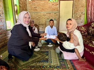 Andre Rosiade Beri Bantuan ke Anak Cacingan Parah di Padang Panjang