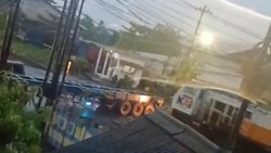 4 Fakta Tabrakan Keras KA Harina dengan Truk Trailer di Semarang