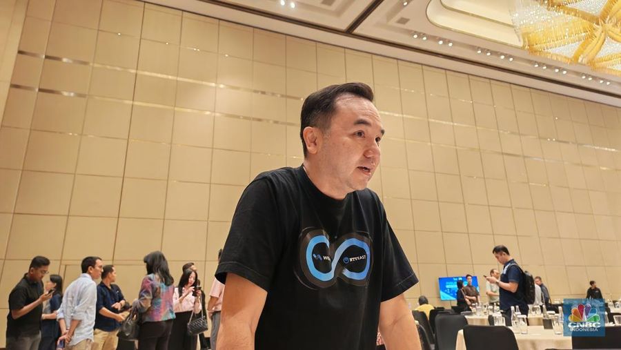 Direktur WIFI, Shannedy Ong saat Public Expose 5G FWA Execution Plan di Jakarta, Selasa (21/10/2025). (CNBC Indonesia/Intan Rakhmayanti)